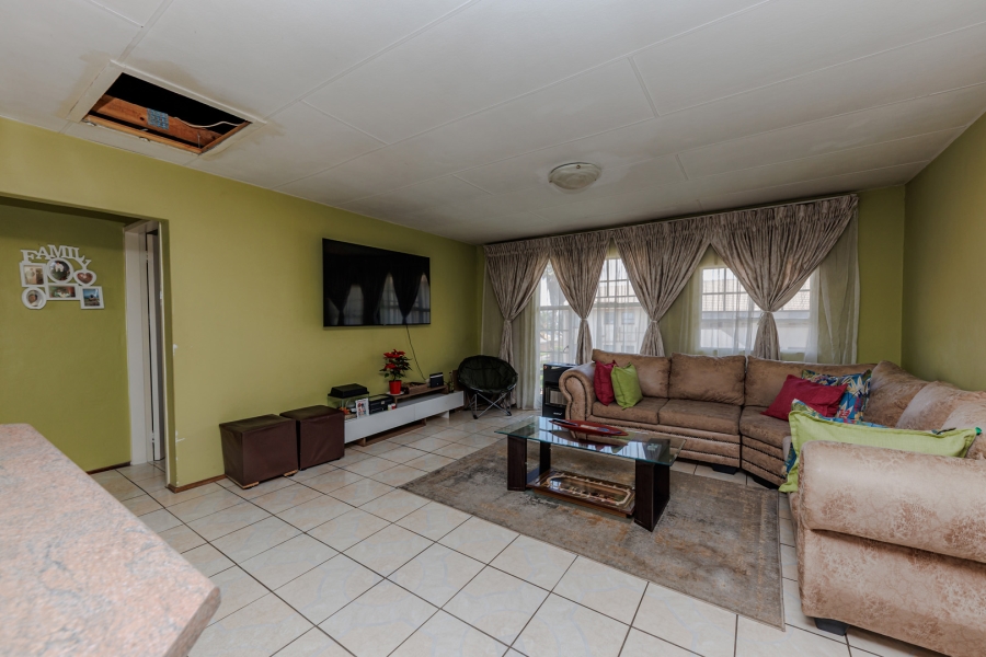 2 Bedroom Property for Sale in Lindhaven Gauteng