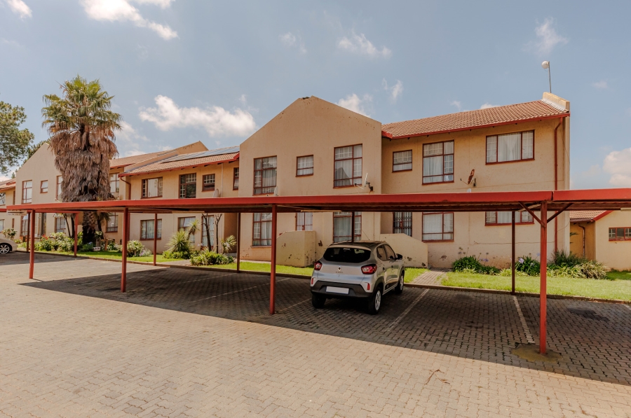 2 Bedroom Property for Sale in Lindhaven Gauteng