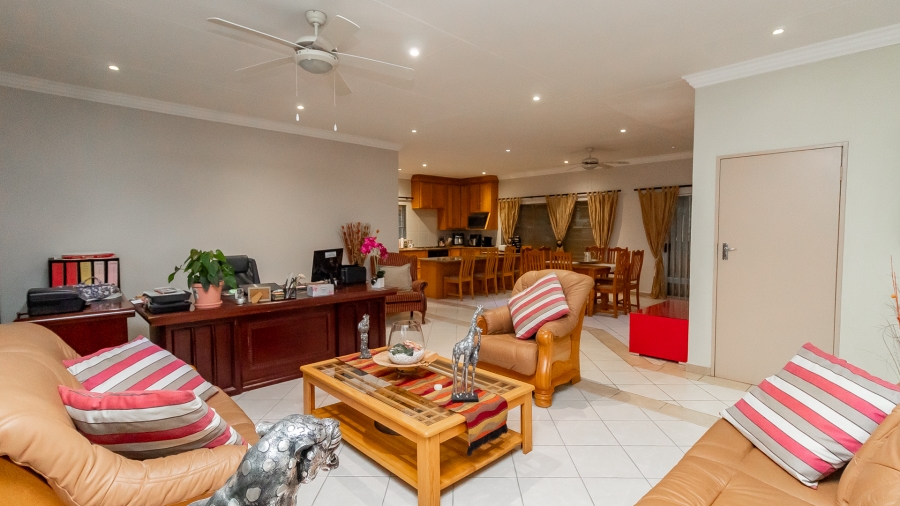 5 Bedroom Property for Sale in Faerie Glen Gauteng