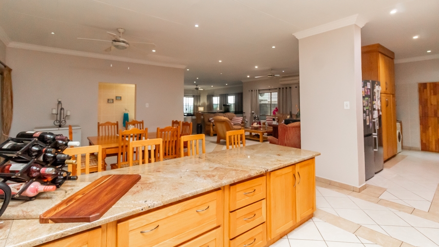 5 Bedroom Property for Sale in Faerie Glen Gauteng