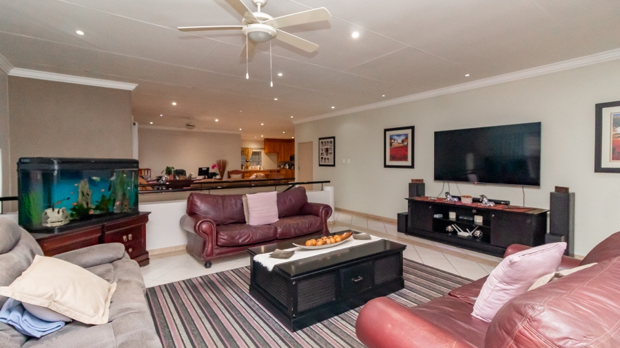 5 Bedroom Property for Sale in Faerie Glen Gauteng