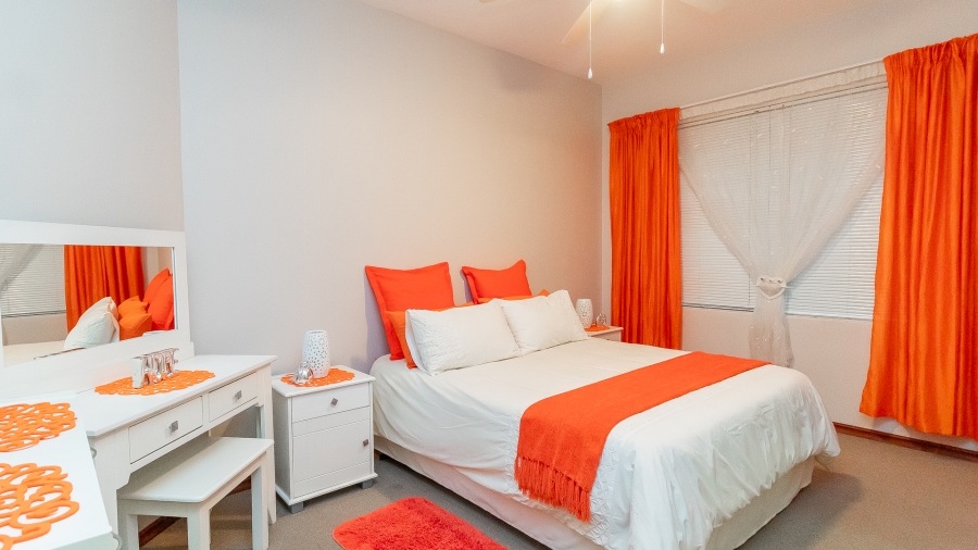 5 Bedroom Property for Sale in Faerie Glen Gauteng