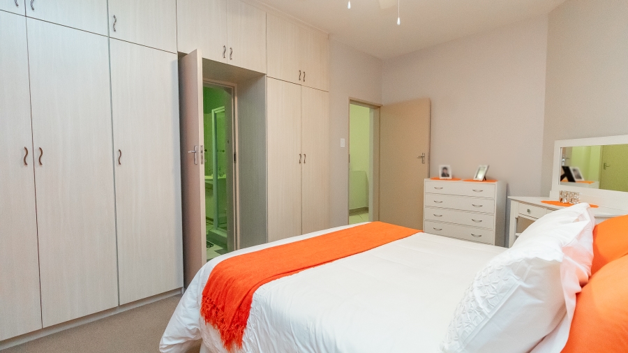 5 Bedroom Property for Sale in Faerie Glen Gauteng