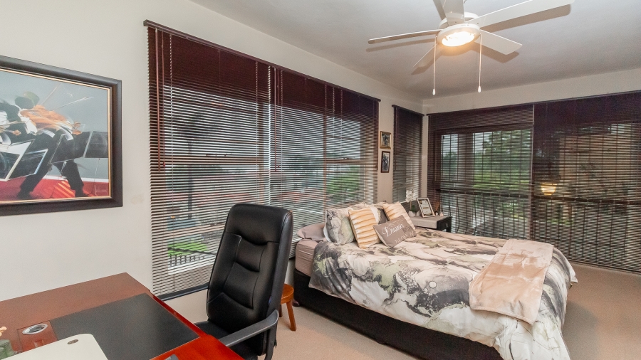 5 Bedroom Property for Sale in Faerie Glen Gauteng