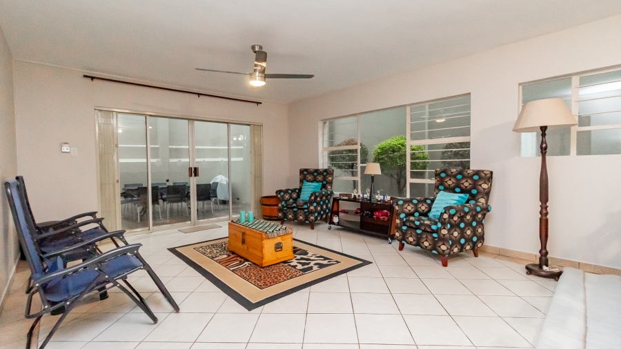 5 Bedroom Property for Sale in Faerie Glen Gauteng