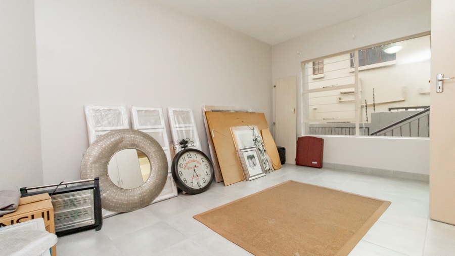 5 Bedroom Property for Sale in Faerie Glen Gauteng