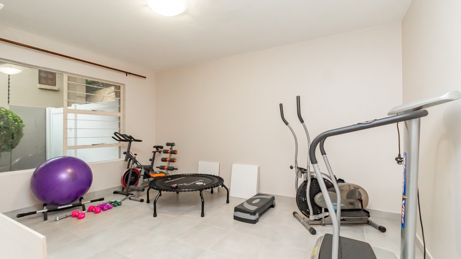 5 Bedroom Property for Sale in Faerie Glen Gauteng