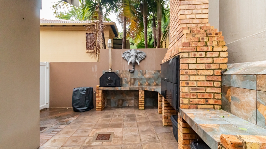 5 Bedroom Property for Sale in Faerie Glen Gauteng