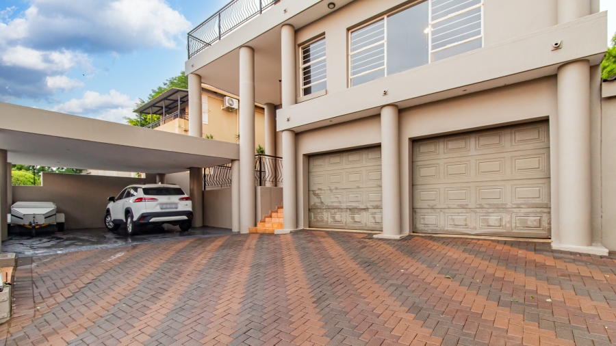 5 Bedroom Property for Sale in Faerie Glen Gauteng