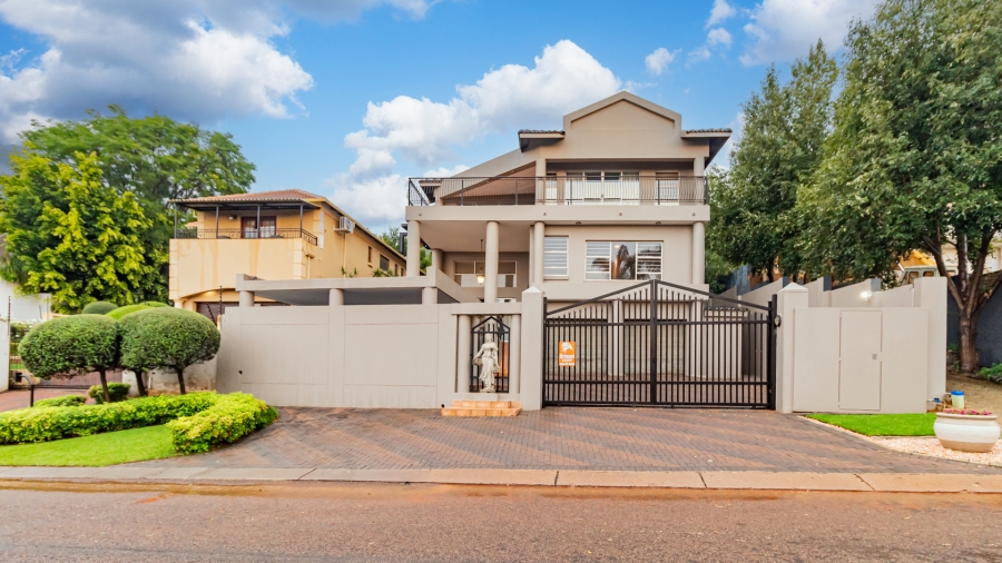 5 Bedroom Property for Sale in Faerie Glen Gauteng