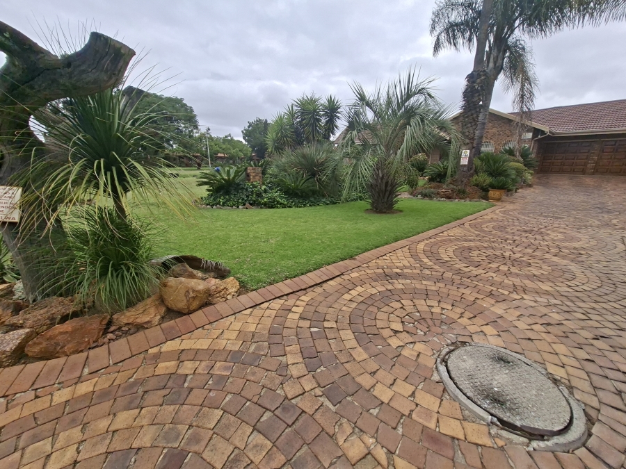 3 Bedroom Property for Sale in Dunnottar Gauteng