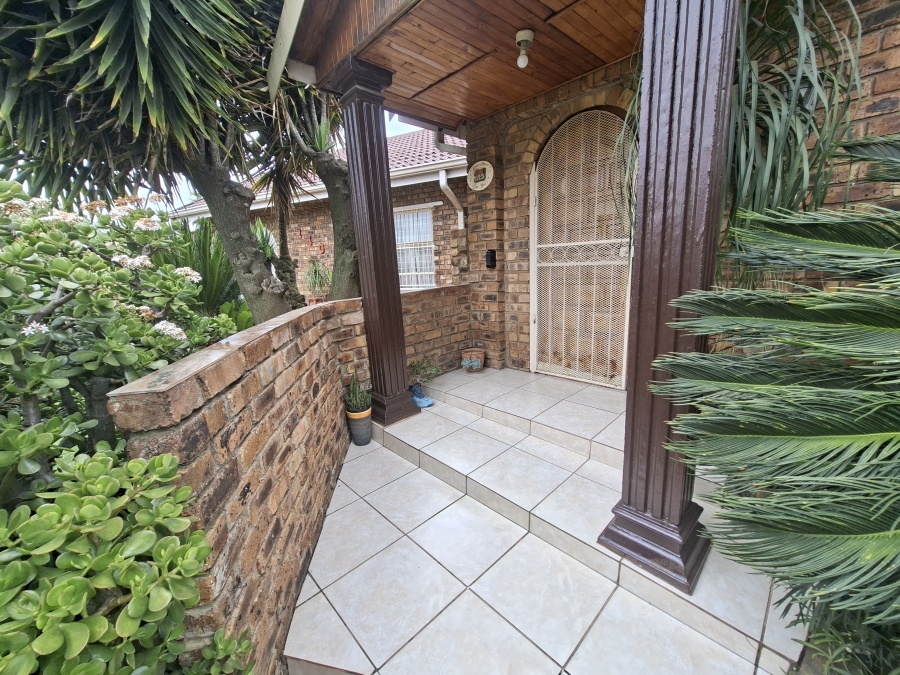 3 Bedroom Property for Sale in Dunnottar Gauteng