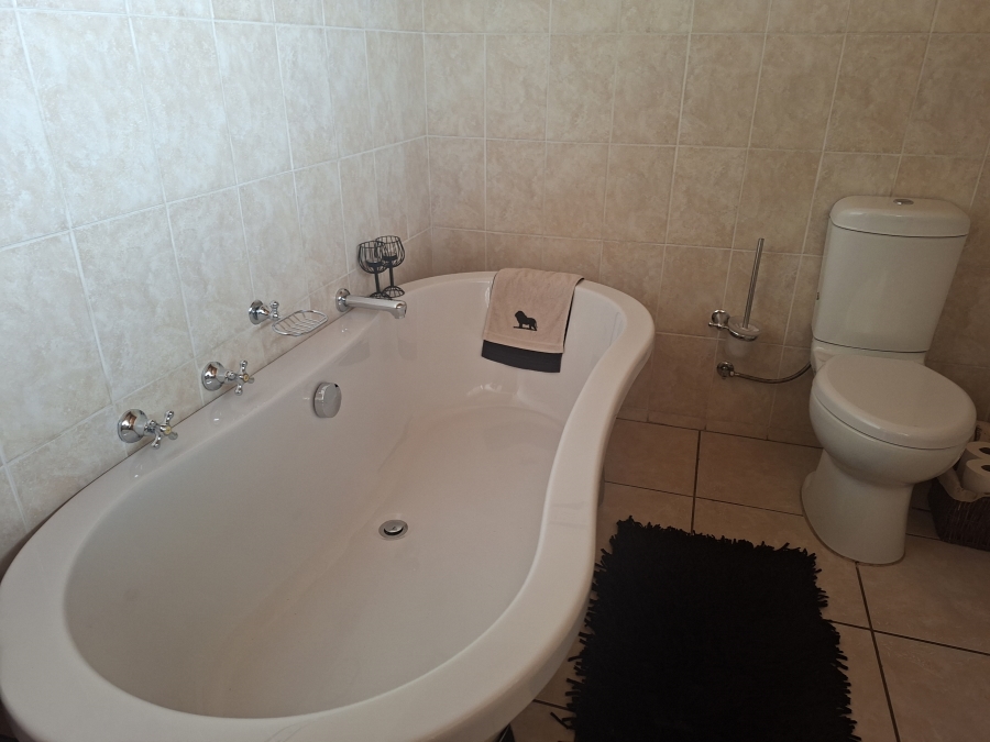 3 Bedroom Property for Sale in Dunnottar Gauteng