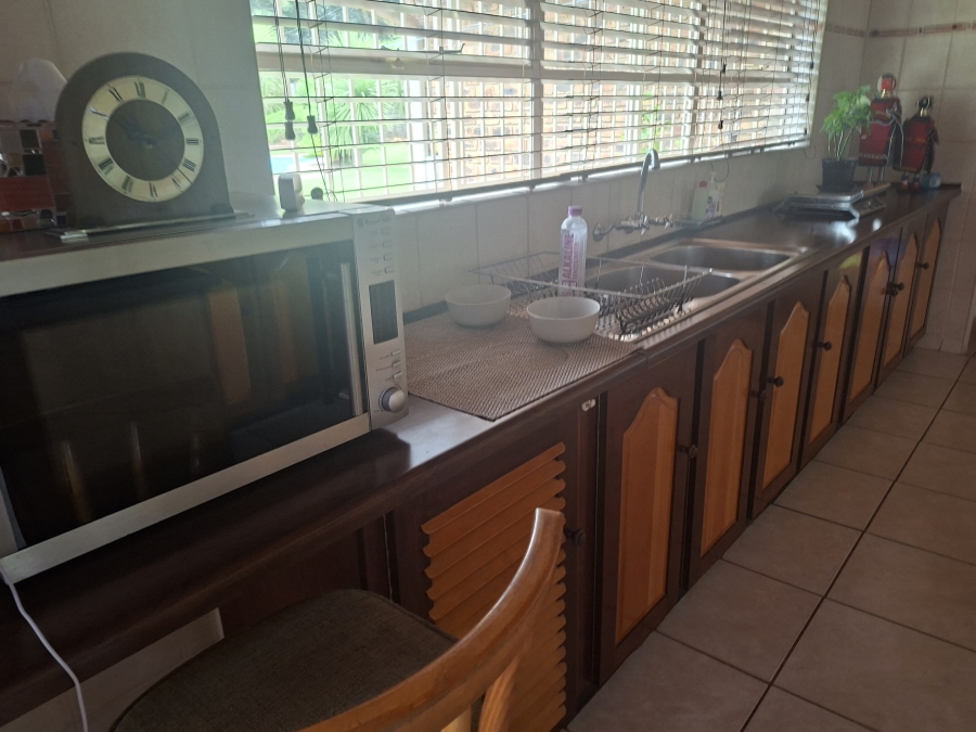 3 Bedroom Property for Sale in Dunnottar Gauteng