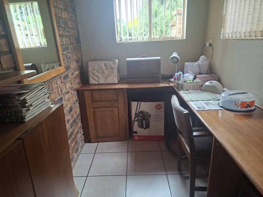 3 Bedroom Property for Sale in Dunnottar Gauteng