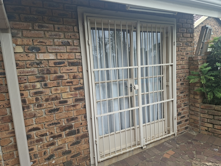 3 Bedroom Property for Sale in Dunnottar Gauteng