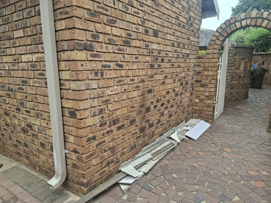 3 Bedroom Property for Sale in Dunnottar Gauteng