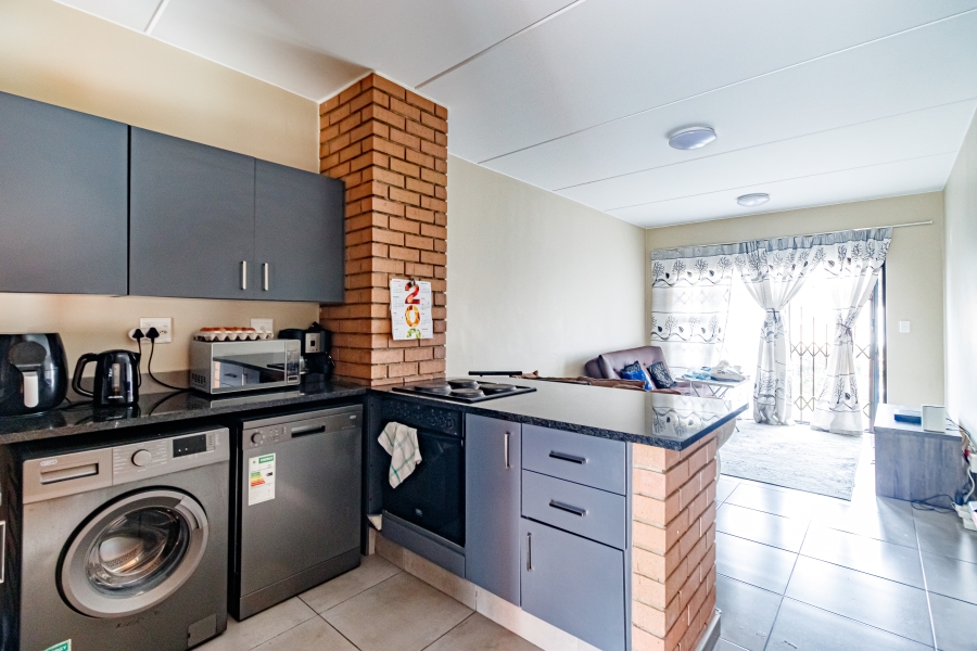 2 Bedroom Property for Sale in Vorna Valley Gauteng