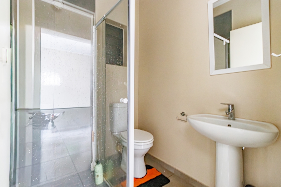 2 Bedroom Property for Sale in Vorna Valley Gauteng