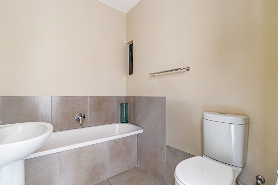 2 Bedroom Property for Sale in Vorna Valley Gauteng