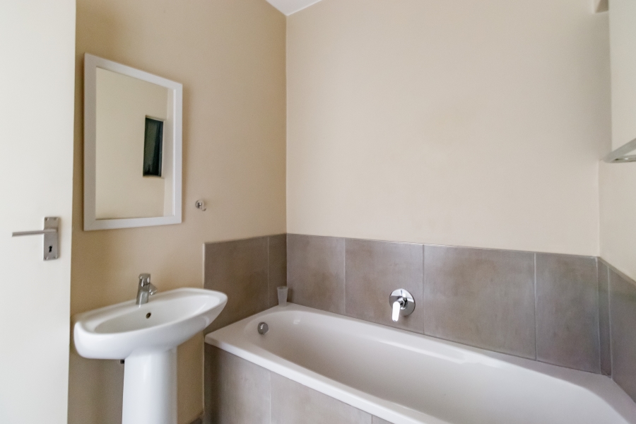 2 Bedroom Property for Sale in Vorna Valley Gauteng