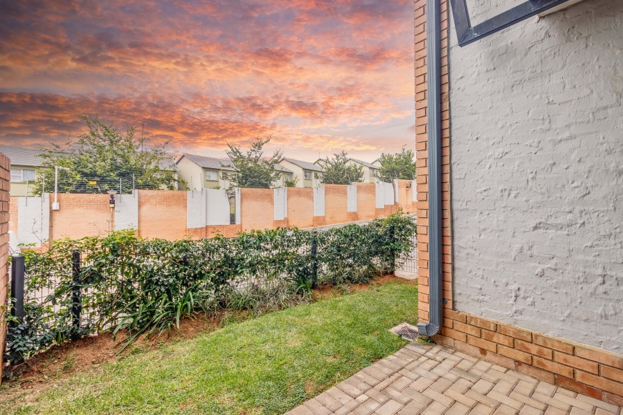 2 Bedroom Property for Sale in Vorna Valley Gauteng