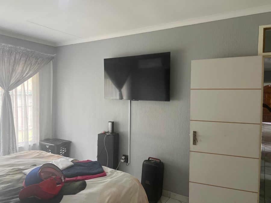 3 Bedroom Property for Sale in Struisbult Gauteng