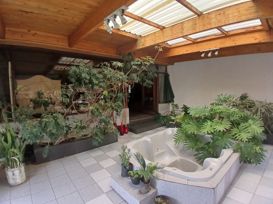 6 Bedroom Property for Sale in Lambton Gauteng