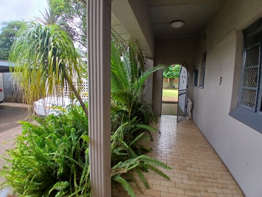 6 Bedroom Property for Sale in Lambton Gauteng