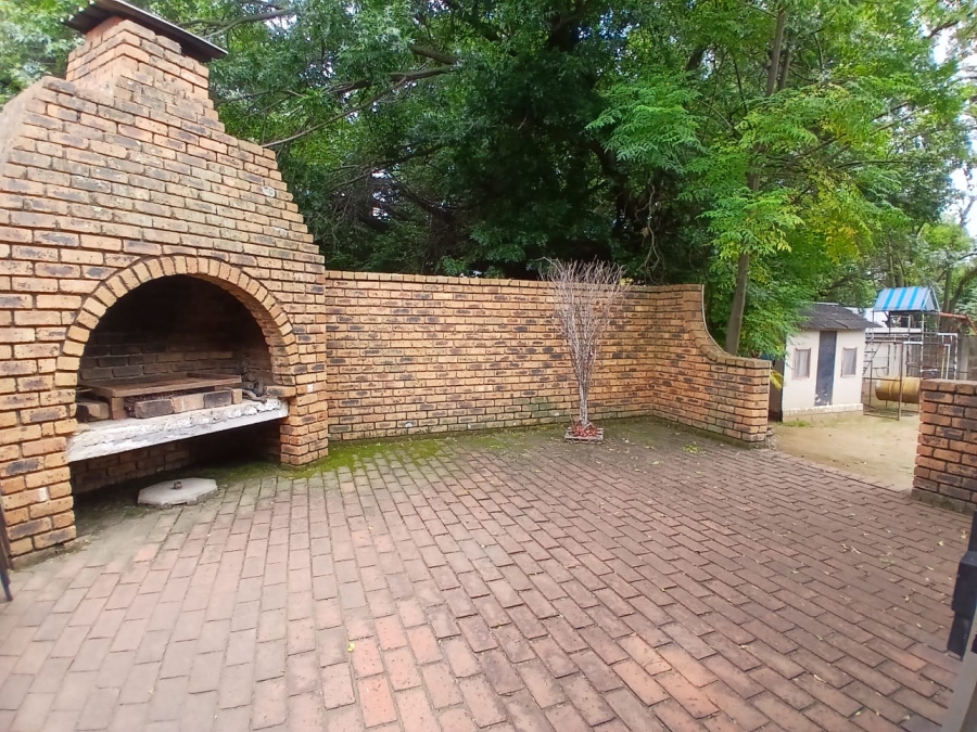 6 Bedroom Property for Sale in Lambton Gauteng