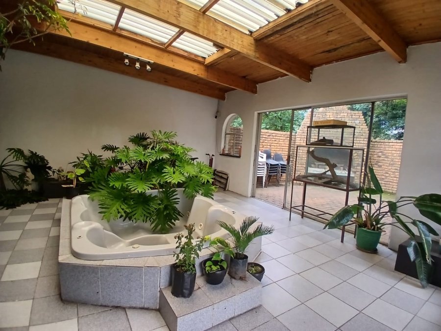 6 Bedroom Property for Sale in Lambton Gauteng