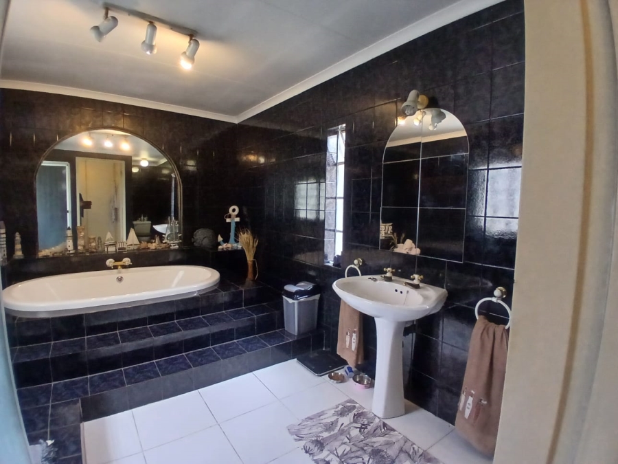 6 Bedroom Property for Sale in Lambton Gauteng