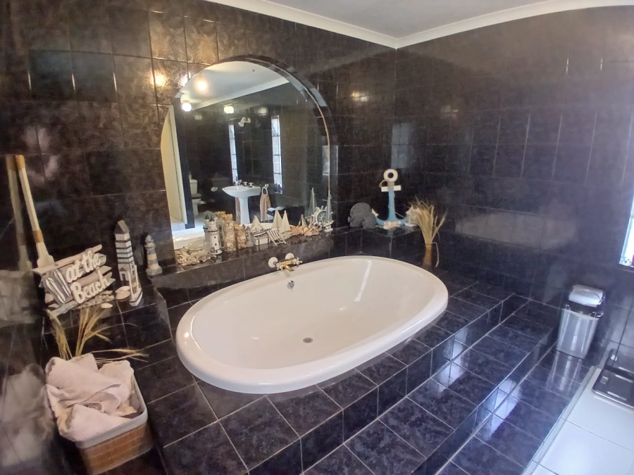 6 Bedroom Property for Sale in Lambton Gauteng