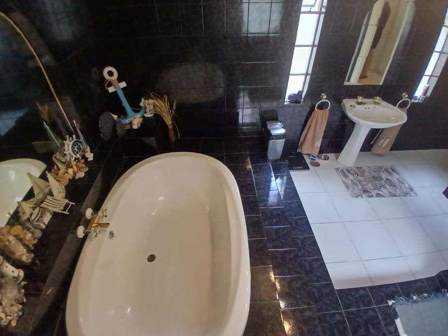 6 Bedroom Property for Sale in Lambton Gauteng