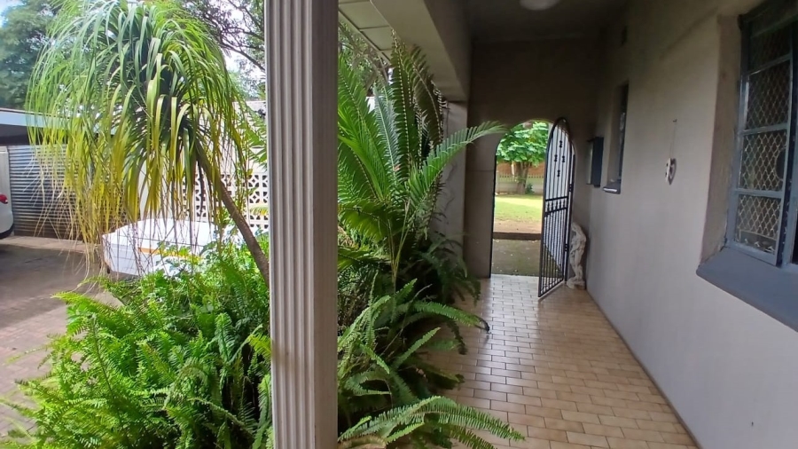 6 Bedroom Property for Sale in Lambton Gauteng