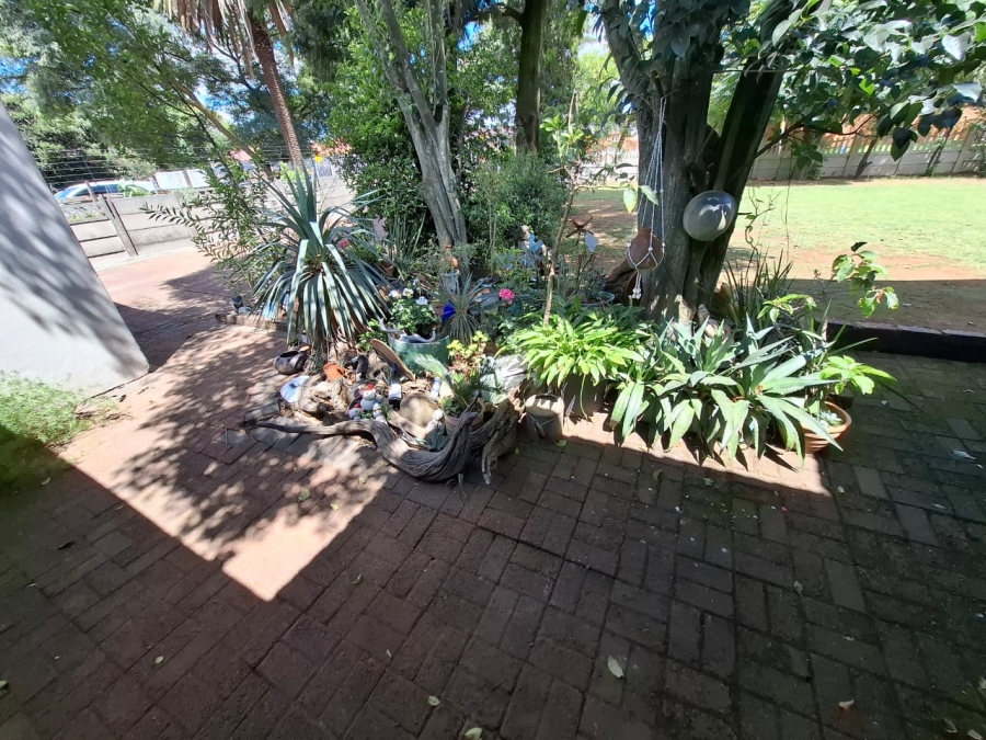 6 Bedroom Property for Sale in Lambton Gauteng