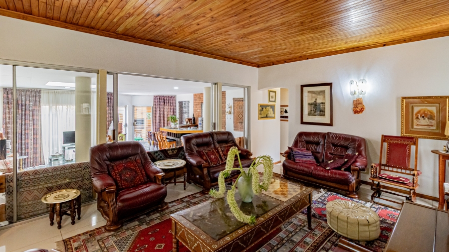 5 Bedroom Property for Sale in Moreleta Park Gauteng