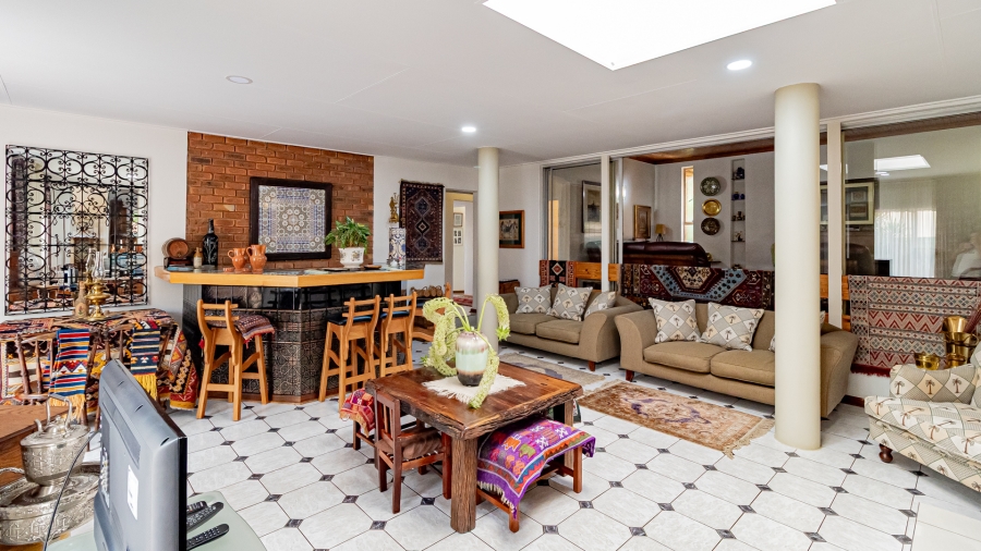 5 Bedroom Property for Sale in Moreleta Park Gauteng