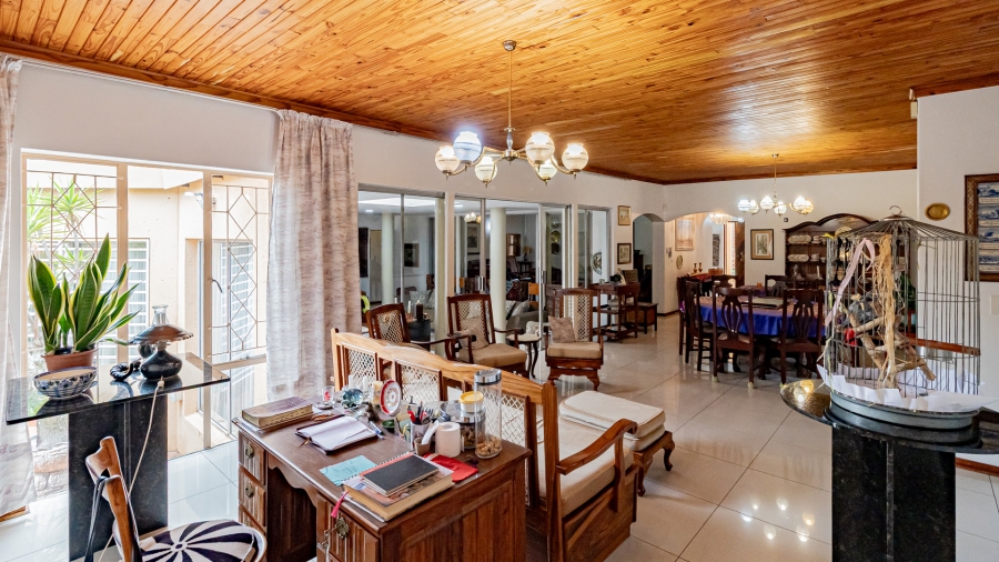 5 Bedroom Property for Sale in Moreleta Park Gauteng