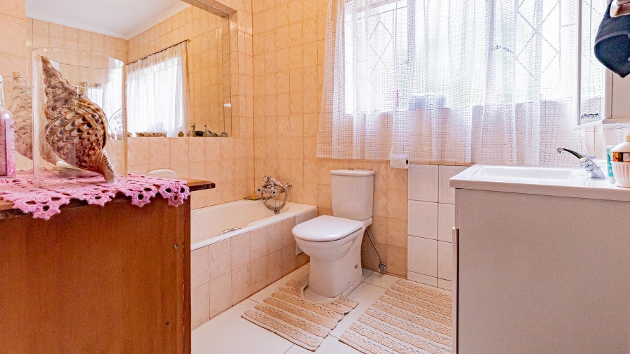 5 Bedroom Property for Sale in Moreleta Park Gauteng