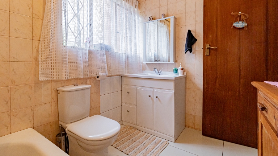 5 Bedroom Property for Sale in Moreleta Park Gauteng