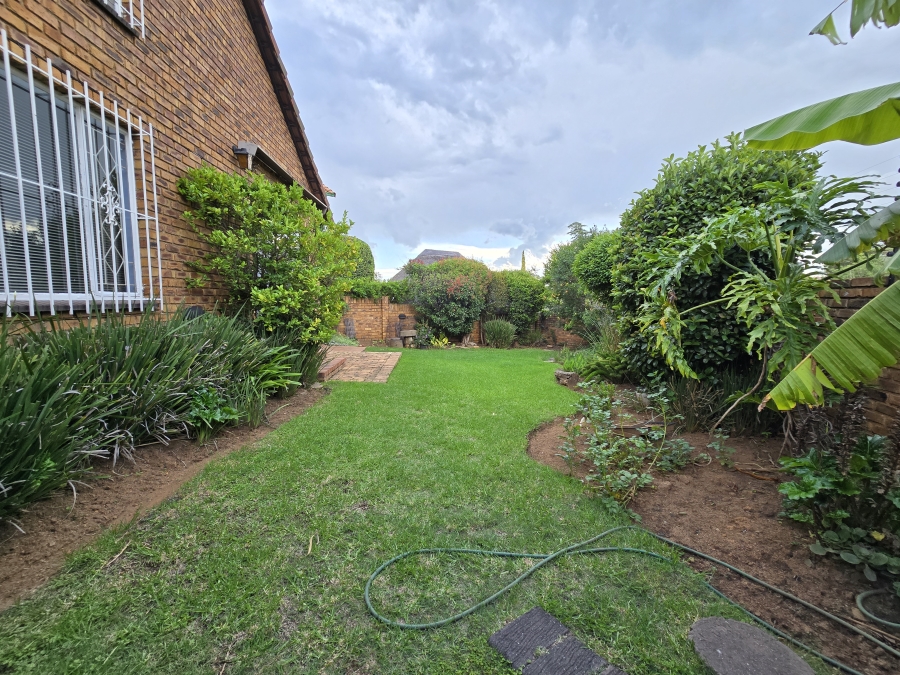 3 Bedroom Property for Sale in Bassonia Gauteng