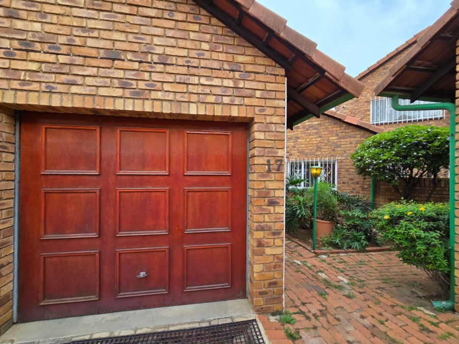 3 Bedroom Property for Sale in Bassonia Gauteng
