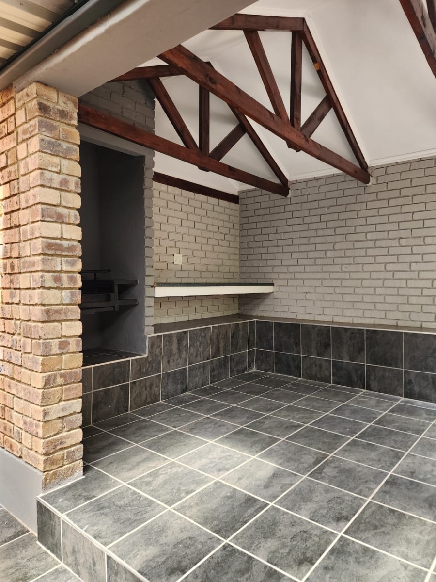 2 Bedroom Property for Sale in Wapadrand Gauteng