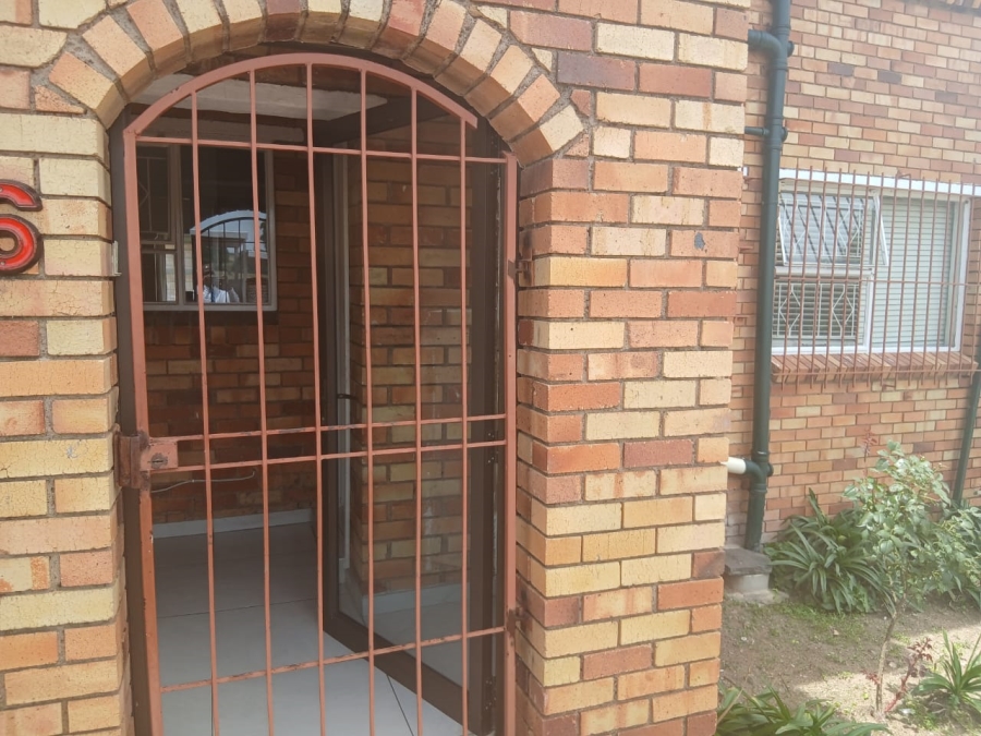 2 Bedroom Property for Sale in Buccleuch Gauteng