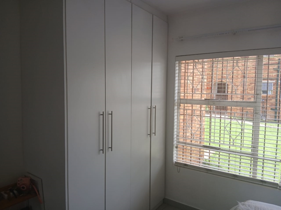 2 Bedroom Property for Sale in Buccleuch Gauteng