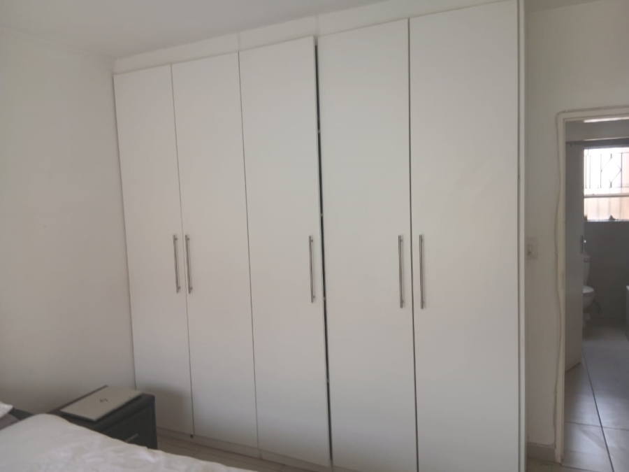 2 Bedroom Property for Sale in Buccleuch Gauteng