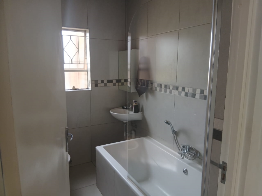 2 Bedroom Property for Sale in Buccleuch Gauteng
