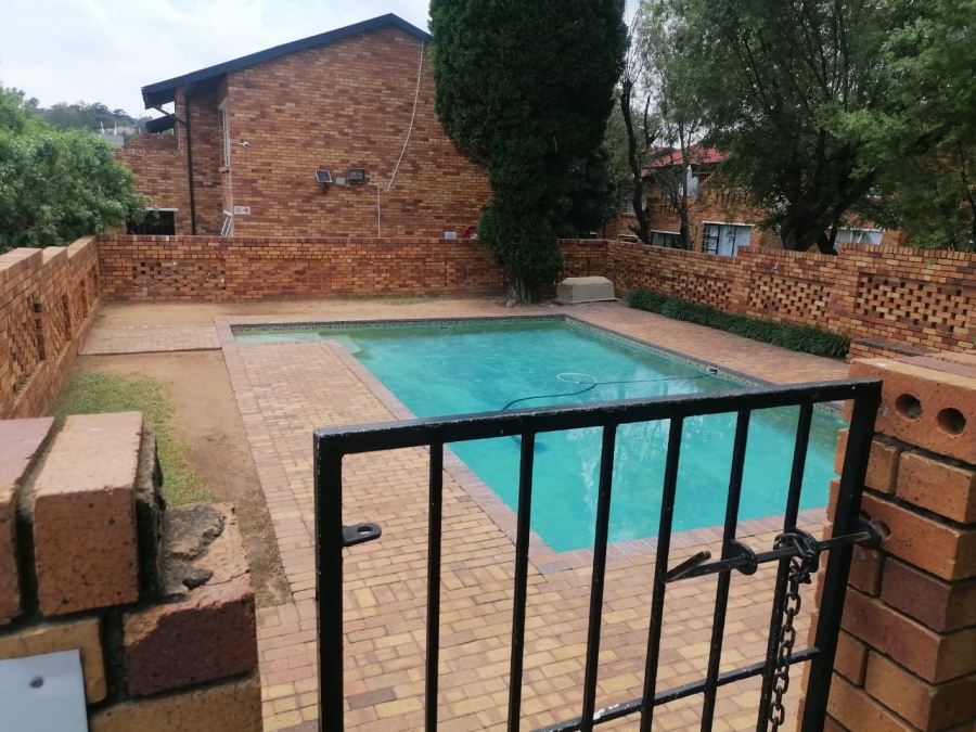 2 Bedroom Property for Sale in Buccleuch Gauteng