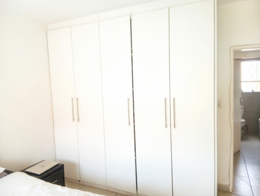 2 Bedroom Property for Sale in Buccleuch Gauteng